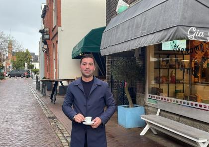 D66-raadslid Tawros Aslanjan in het Oude Dorp