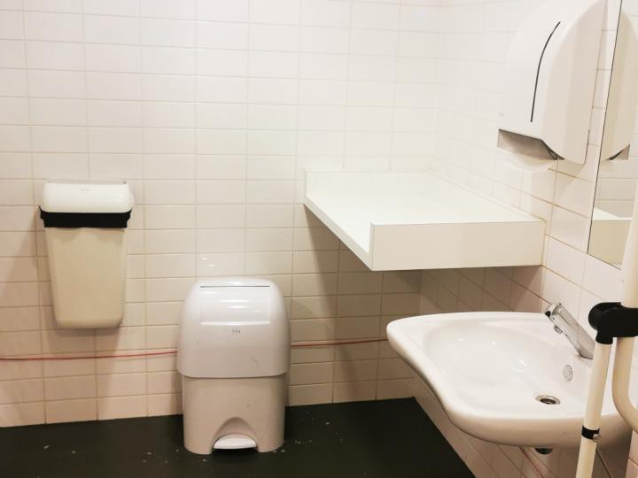 Toilet in de publiekshal